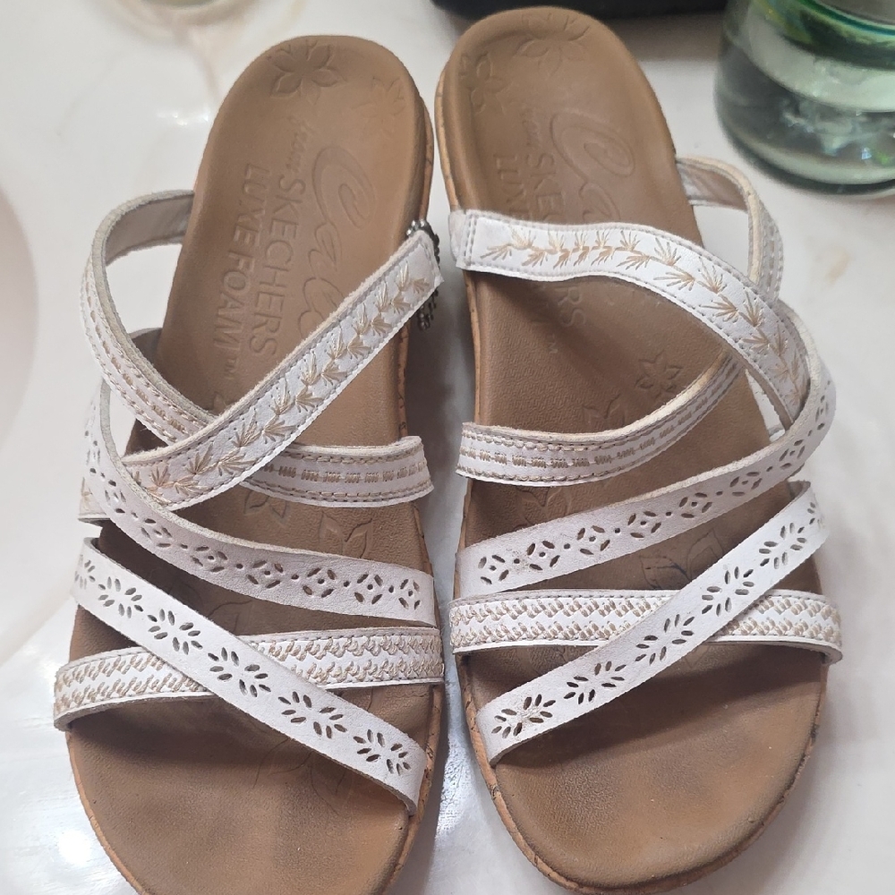 Skechers Women's White and Tan Sandals